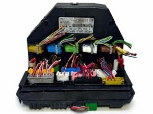 Mercedes-Benz W204 X204 C-Class GLK Front SAM Fuse Relay Box A2045450369 OEM