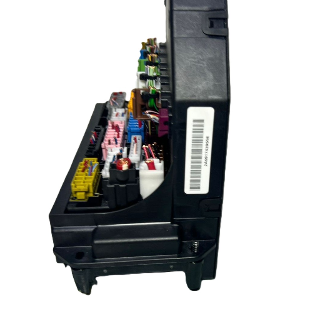 Mercedes-Benz W204 C-Class Front SAM Fuse Relay Box A2049009701 OEM - Image 10